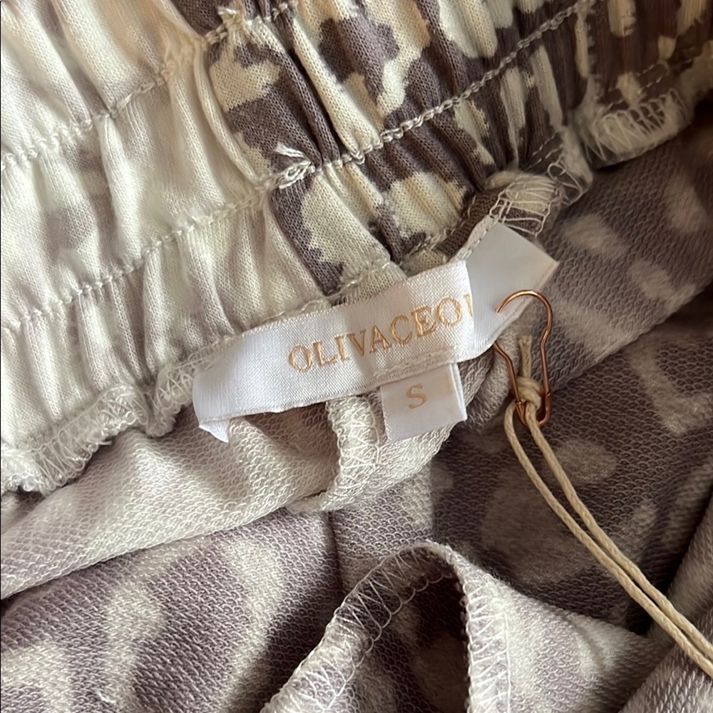 OLIVACEOUS Wide Leg Gray & White Leopard Print Flowy Pants size small - Picture 7 of 11